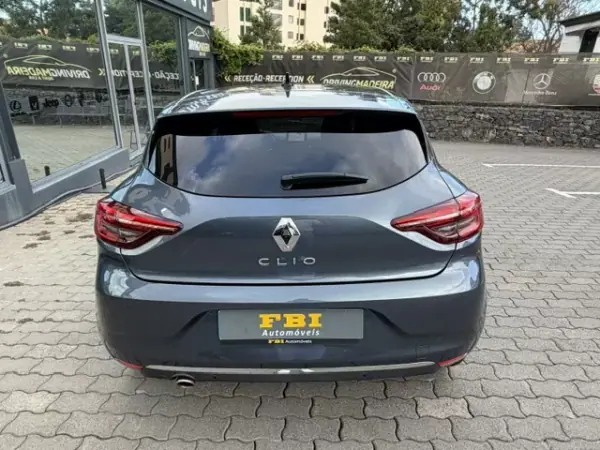 Renault Clio 2022 - 16900 EUR, 75000 km - AUTO.MOTO.pt - 75000km - foto 8 de 12