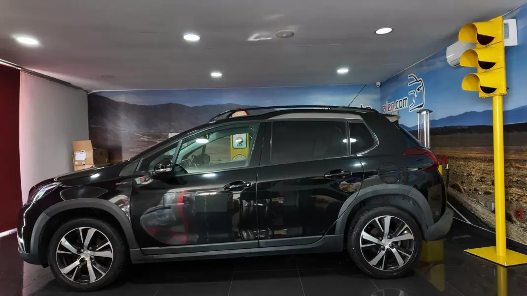 Peugeot 2008 2018 - 16750 EUR, 88000 km - AUTO.MOTO.pt - 88000km - foto 1 de 20