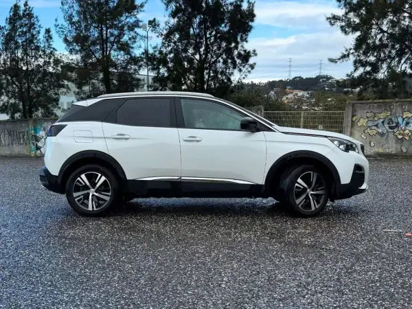 Peugeot 3008 2018 - 16900 EUR, 78000 km - AUTO.MOTO.pt - 78000km - foto 2 de 15