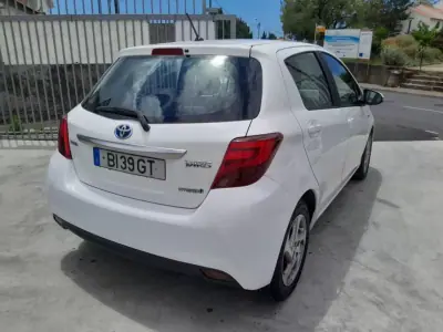 Toyota Yaris 2016 - 17900 EUR, 121948 km - AUTO.MOTO.pt - 121948km - foto 6 de 12