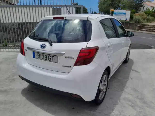 Toyota Yaris 2016 - 17900 EUR, 121948 km - AUTO.MOTO.pt - 121948km - foto 6 de 12