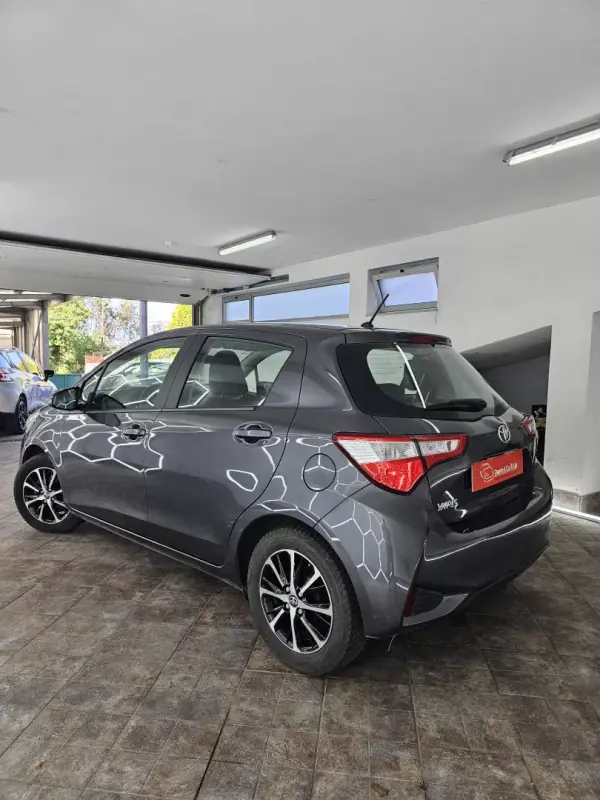 Toyota Yaris 2019 - 13650 EUR, 135421 km - AUTO.MOTO.pt - 135421km - foto 11 de 37