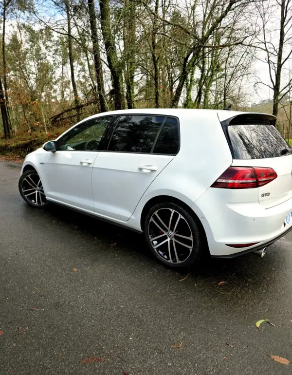 Volkswagen Golf 2015 - 18990 EUR, 167000 km - AUTO.MOTO.pt - 167000km - foto 13 de 30