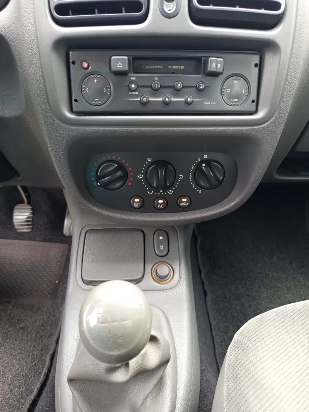 Renault Clio 2000 - 1800 EUR, 186688 km - 186688km - foto 8 de 9