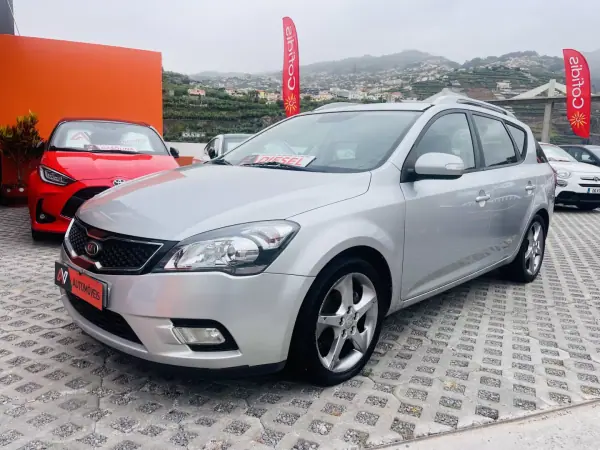 Kia Ceed SW 2010 - 5750 EUR, 297414 km - AUTO.MOTO.pt - 297414km - foto 3 de 12