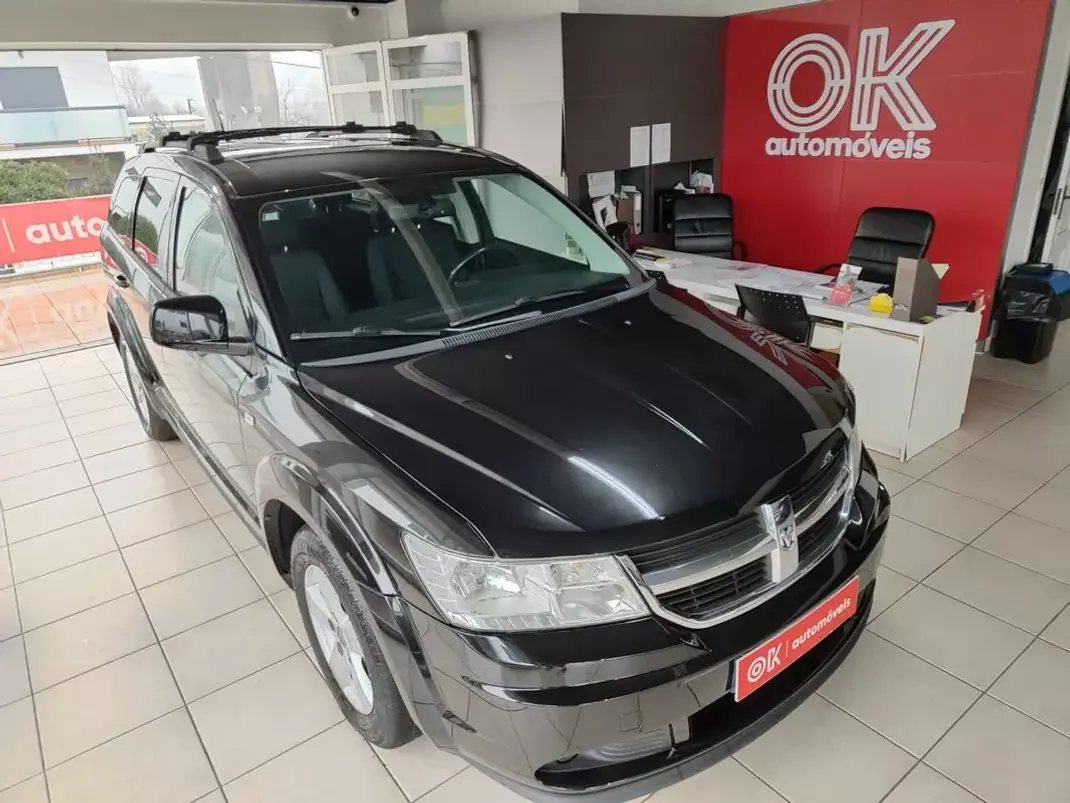 Dodge Journey 2010 - 11750 EUR, 113500 km - AUTO.MOTO.pt - 113500km - foto 2 de 36