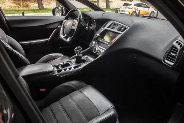 DS DS5 2015 - 8450 EUR, 237267 km - AUTO.MOTO.pt - 237267km - foto 25 de 41