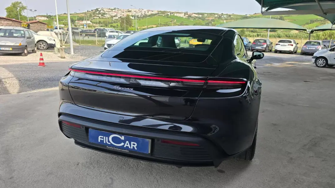 Porsche Taycan 2021 - 54500 EUR, 141090 km - 141090km - foto 8 de 30