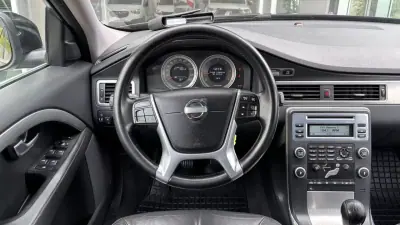 Volvo XC 70 2011 - 13999 EUR, 256121 km - AUTO.MOTO.pt - 256121km - foto 11 de 23