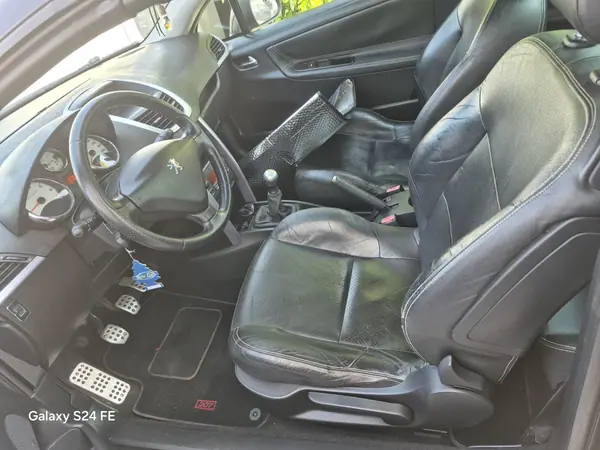 Peugeot 207 CC 2007 - 5990 EUR, 174000 km - AUTO.MOTO.pt - 174000km - foto 14 de 15
