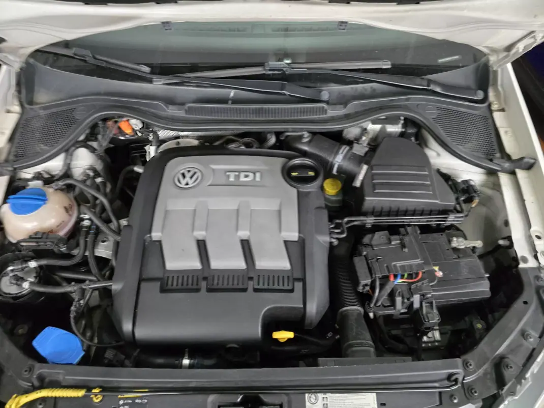 VW Polo 1.2 TDi Van 2013 - 5750 EUR, 269000 km - AUTO.MOTO.pt - 269000km - foto 16 de 17