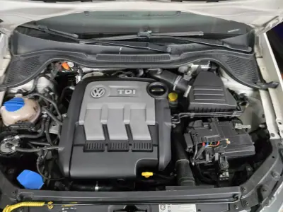 VW Polo 1.2 TDi Van 2013 - 5750 EUR, 269000 km - AUTO.MOTO.pt - 269000km - foto 16 de 17