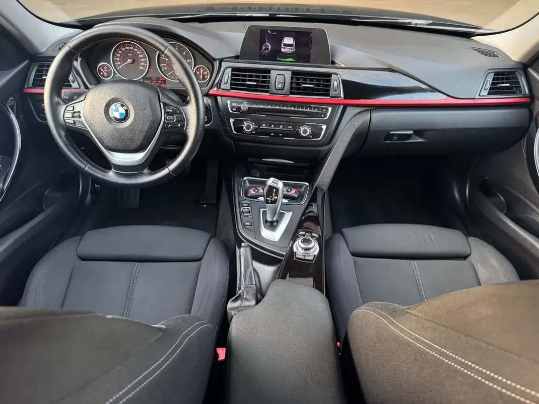 BMW 318 2015 - 14750 EUR, 174926 km - AUTO.MOTO.pt - 174926km - foto 6 de 21