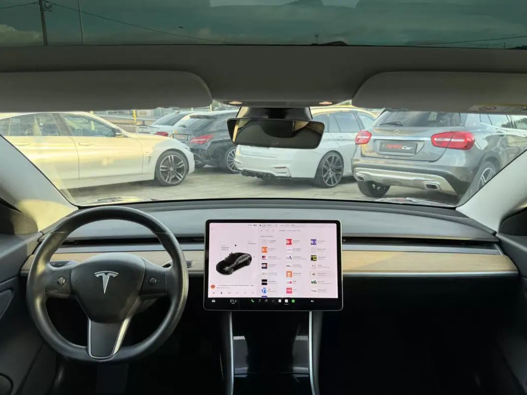 Tesla Model 3 2019 - 25999 EUR, 60000 km - AUTO.MOTO.pt - 60000km - foto 7 de 24