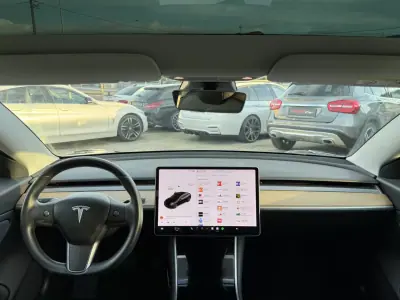 Tesla Model 3 2019 - 25999 EUR, 60000 km - AUTO.MOTO.pt - 60000km - foto 7 de 24