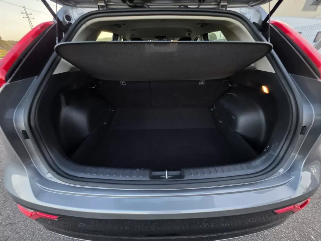 Kia Niro EV 2022 - 23990 EUR, 89000 km - AUTO.MOTO.pt - 89000km - foto 31 de 46