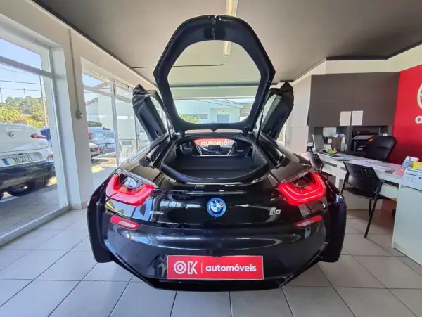 BMW i8 2017 - 65500 EUR, 96600 km - AUTO.MOTO.pt - 96600km - foto 21 de 38