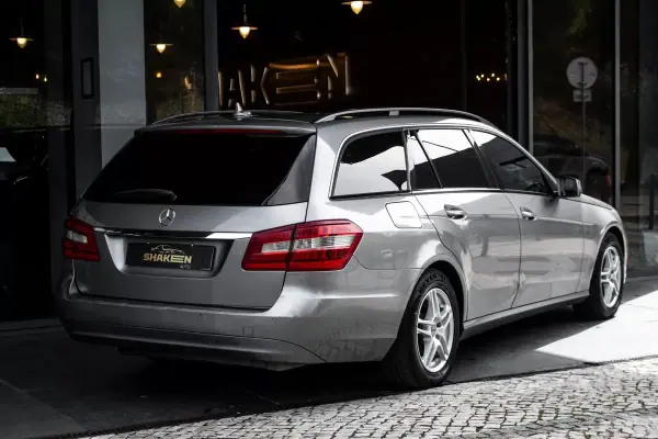 Mercedes-Benz E 220 2010 - 10990 EUR, 489933 km - AUTO.MOTO.pt - 489933km - foto 4 de 41