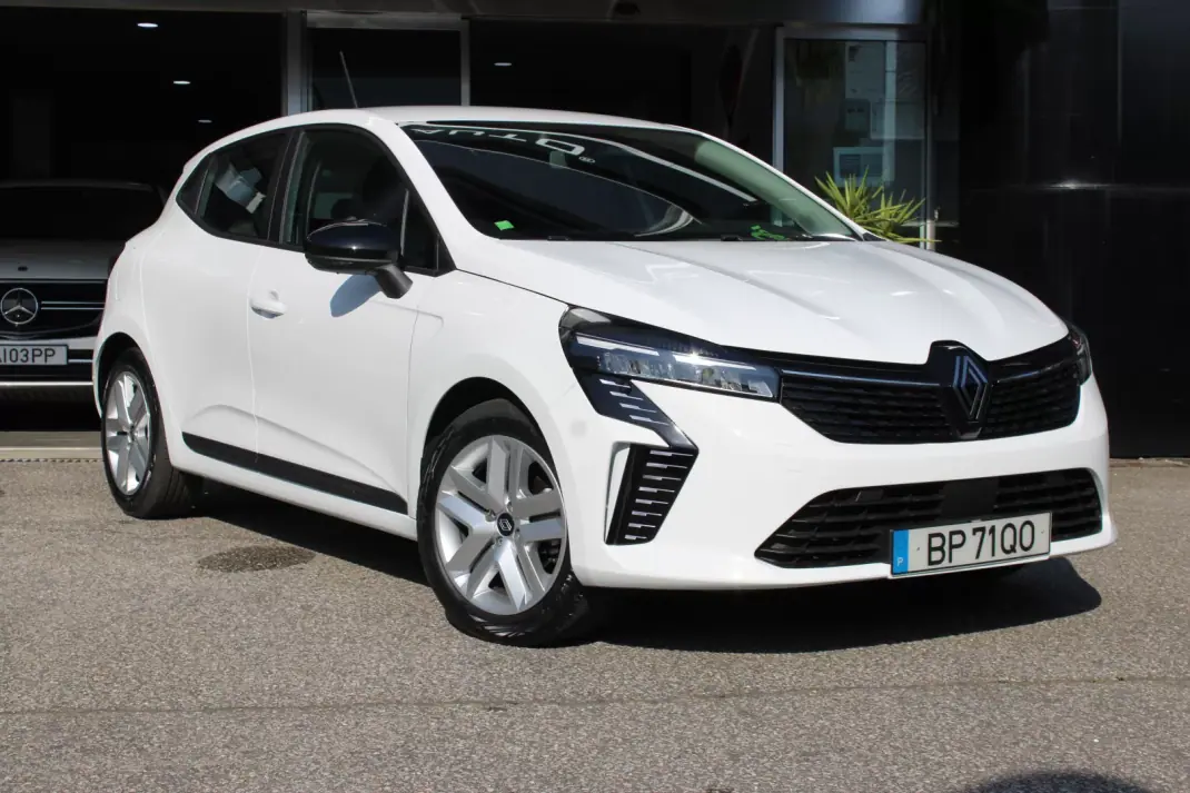 Renault Clio 2024 - 18750 EUR, 1753 km - AUTO.MOTO.pt - 1753km - foto 1 de 22