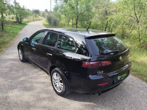 Alfa Romeo 159 Sportwagon 2010 - 7500 EUR, 267600 km - AUTO.MOTO.pt - 267600km - foto 9 de 17