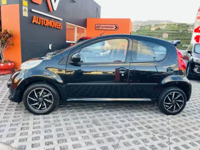 Peugeot 107 2008 — foto 4 de 12
