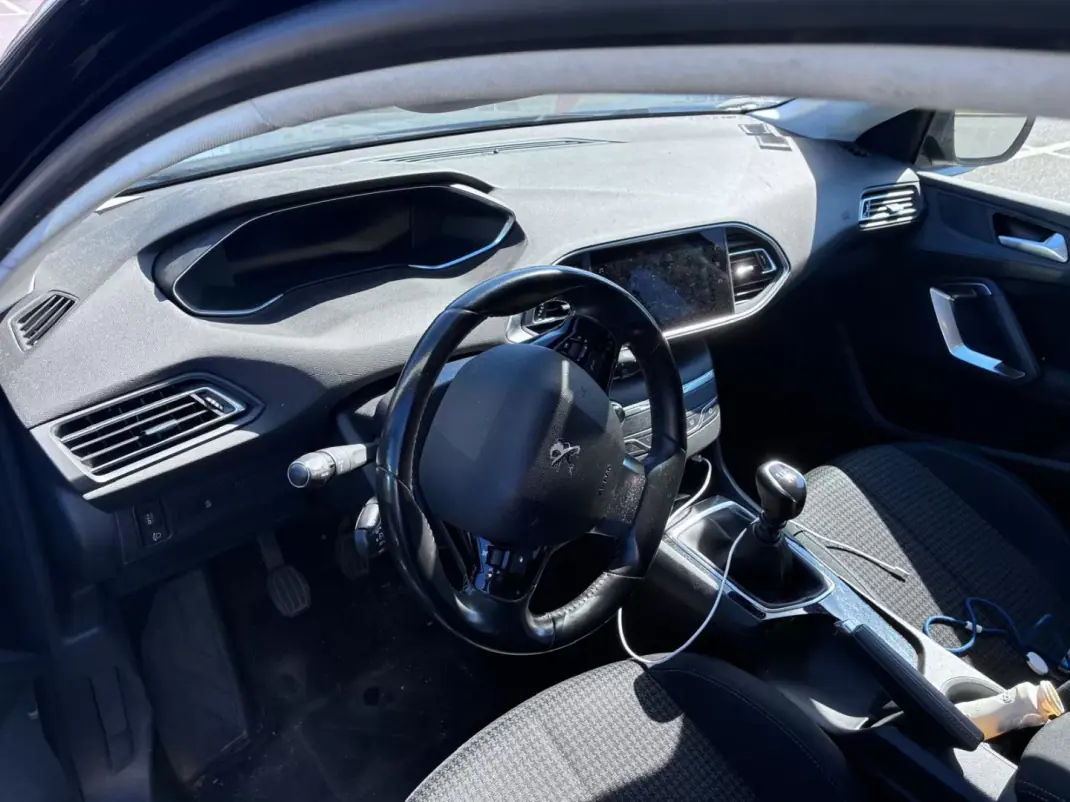 Peugeot 208 2018 - 9990 EUR, 96000 km - 96000km - foto 7 de 7