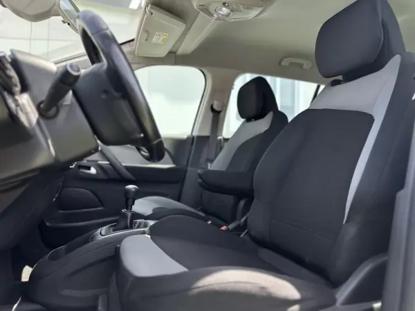 Citroën C4 Grand Picasso 2015 - 10990 EUR, 116000 km - AUTO.MOTO.pt - 116000km - foto 15 de 49