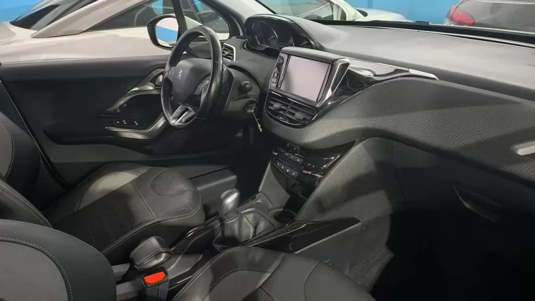 Peugeot 2008 2017 - 9900 EUR, 113000 km - AUTO.MOTO.pt - 113000km - foto 7 de 15