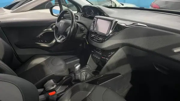 Peugeot 2008 2017 - 9900 EUR, 113000 km - AUTO.MOTO.pt - 113000km - foto 7 de 15