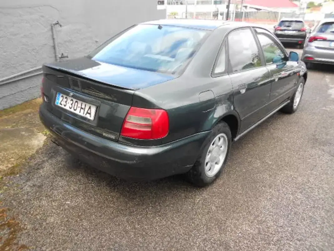 Audi A4 1996 - 3500 EUR, 206542 km - AUTO.MOTO.pt - 206542km - foto 5 de 11