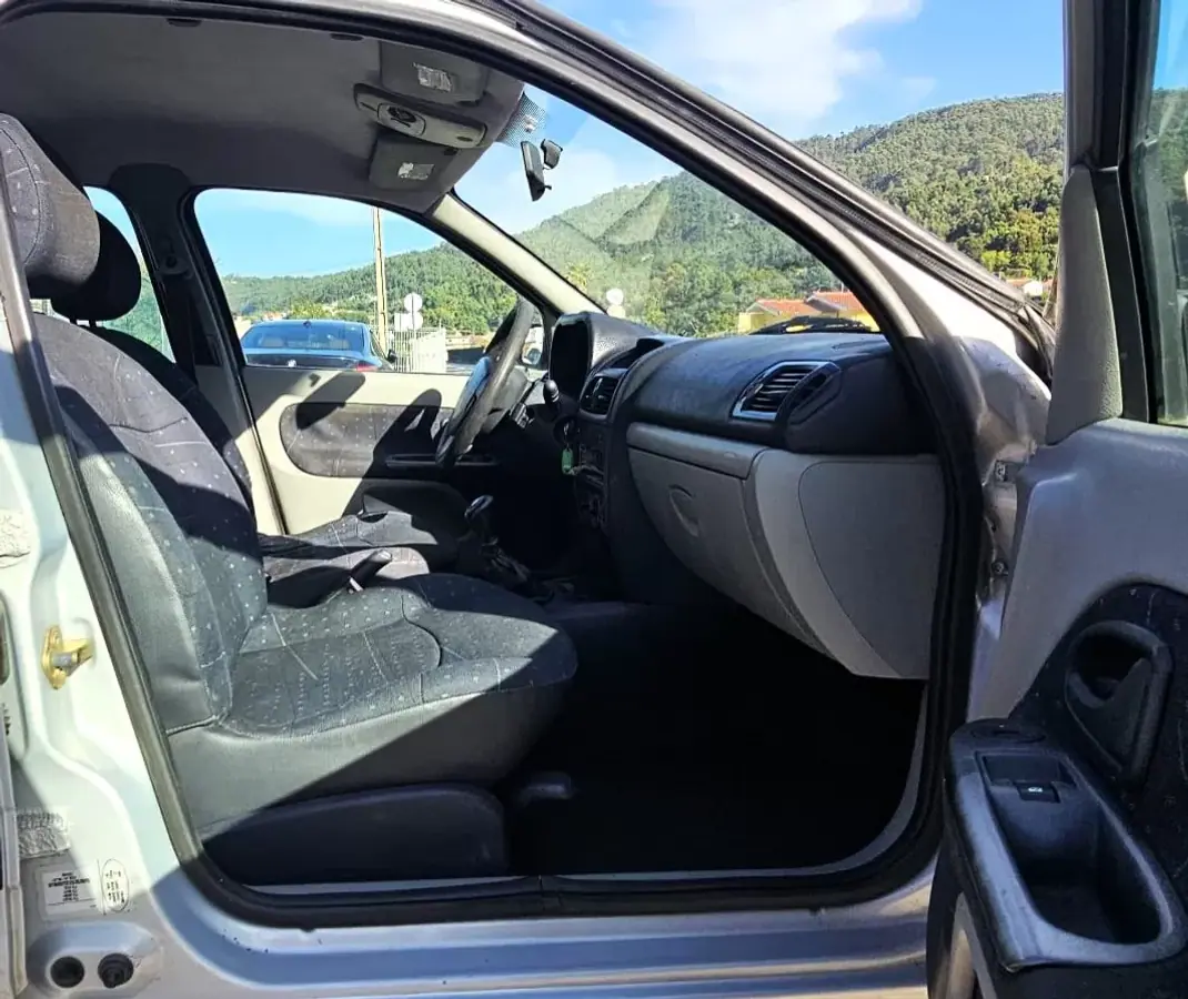 Renault Clio 2001 - 5000 EUR, 197000 km - 197000km - foto 6 de 18