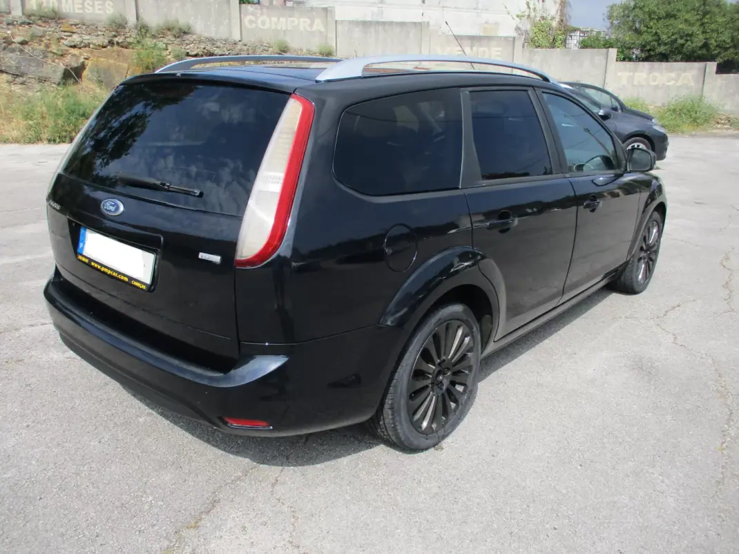 Ford Focus SW 2010 - 5900 EUR, 188000 km - AUTO.MOTO.pt - 188000km - foto 8 de 12