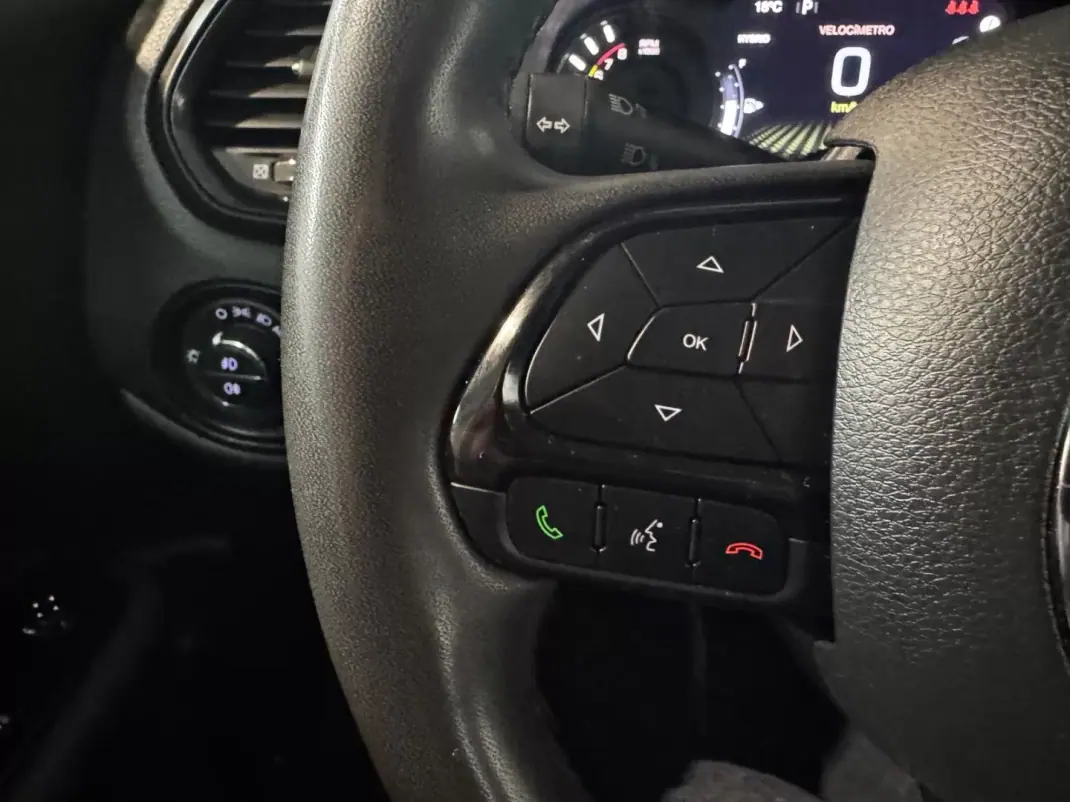Jeep Renegade 2022 - 20490 EUR, 84266 km - AUTO.MOTO.pt - 84266km - foto 12 de 18