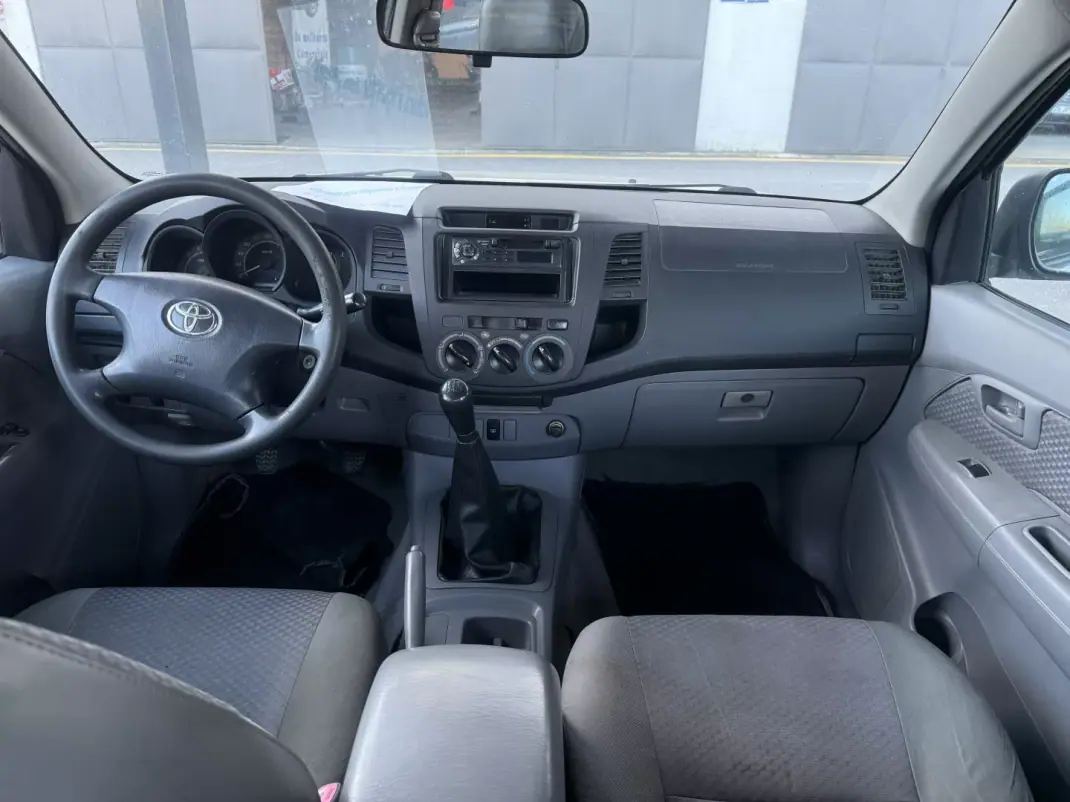 Toyota Hilux 2005 - 12500 EUR, 500000 km - 500000km - foto 6 de 7