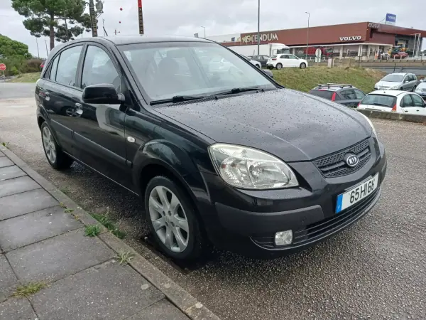 Kia Rio 2009 - 3900 EUR, 344000 km - AUTO.MOTO.pt - 344000km - foto 3 de 19