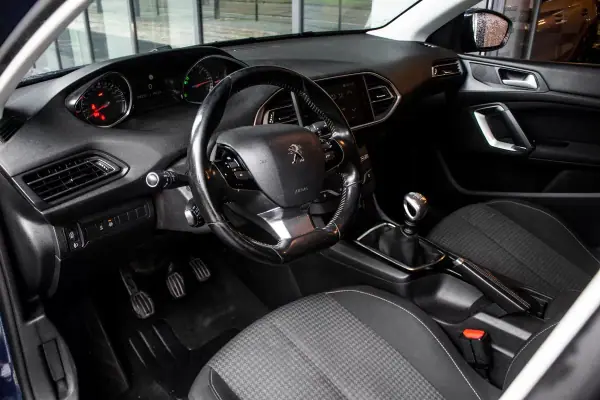 Peugeot 308 SW 2019 - 8900 EUR, 268213 km - AUTO.MOTO.pt - 268213km - foto 18 de 34
