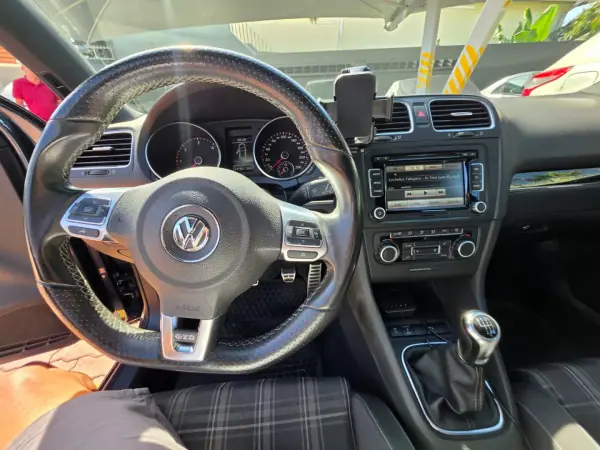 Volkswagen Golf 2010 - 19450 EUR, 161000 km - AUTO.MOTO.pt - 161000km - foto 4 de 5