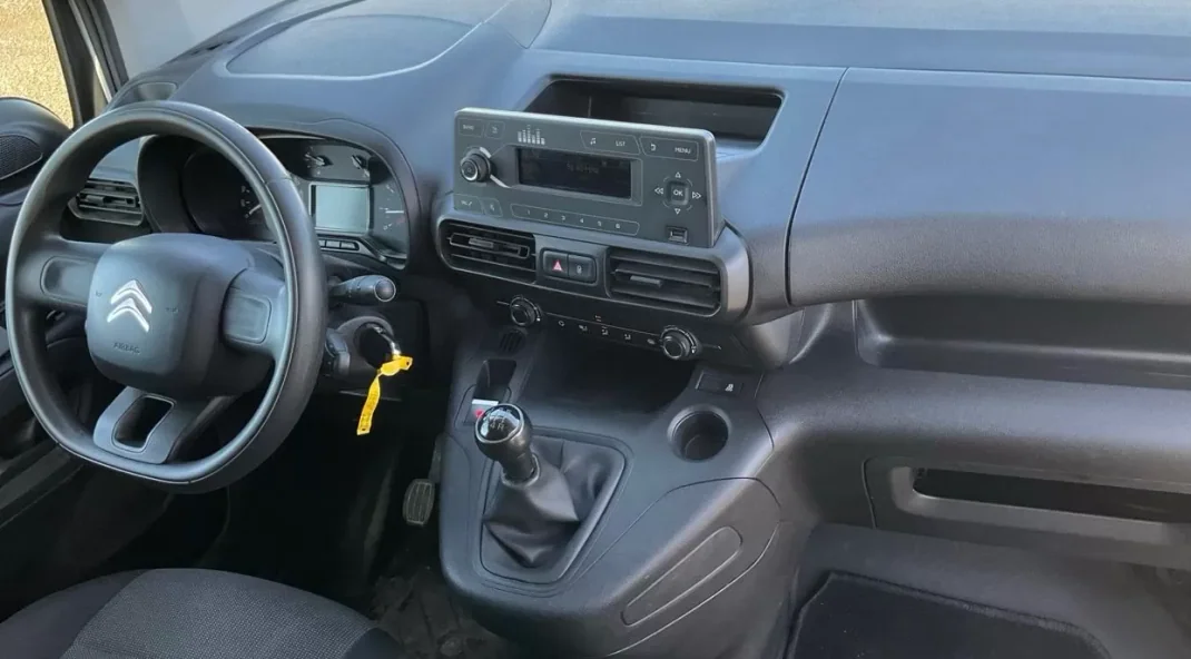 Citroën Berlingo 1.5 Hdi 2020 - 12990 EUR, 159000 km - AUTO.MOTO.pt - 159000km - foto 6 de 8