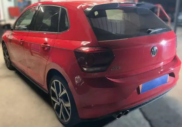 Volkswagen Polo 2019 - 21750 EUR, 150000 km - AUTO.MOTO.pt - 150000km - foto 9 de 12