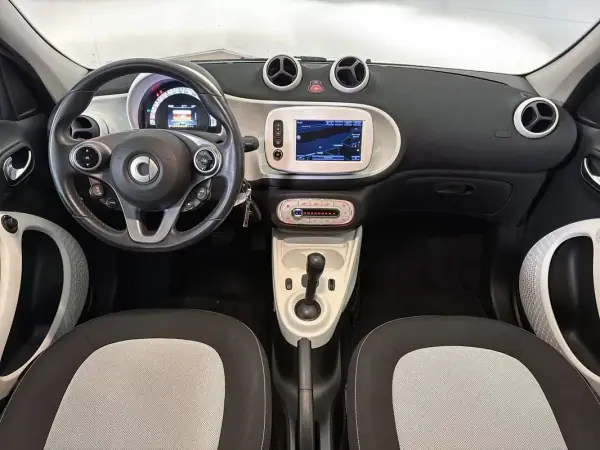 Smart ForFour 2018 - 12450 EUR, 61298 km - 61298km - foto 11 de 16