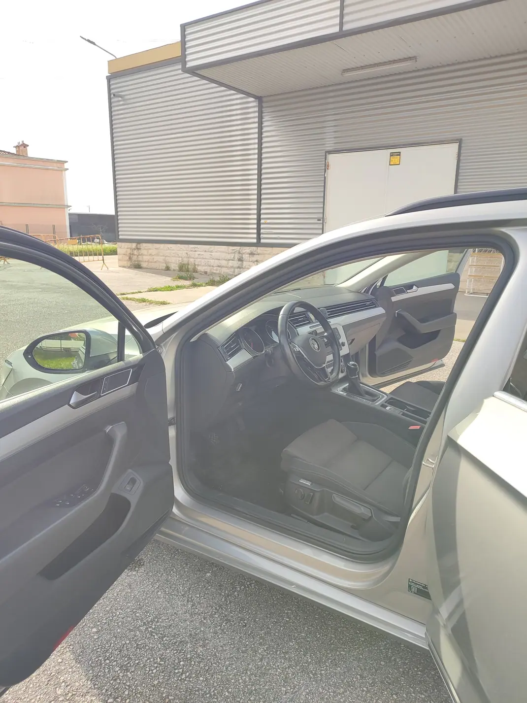 Volkswagen Passat Variant 2015 - 13750 EUR, 203000 km - AUTO.MOTO.pt - 203000km - foto 18 de 18