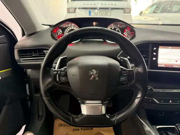 Peugeot 308 2019 - 11950 EUR, 251116 km - AUTO.MOTO.pt - 251116km - foto 12 de 16