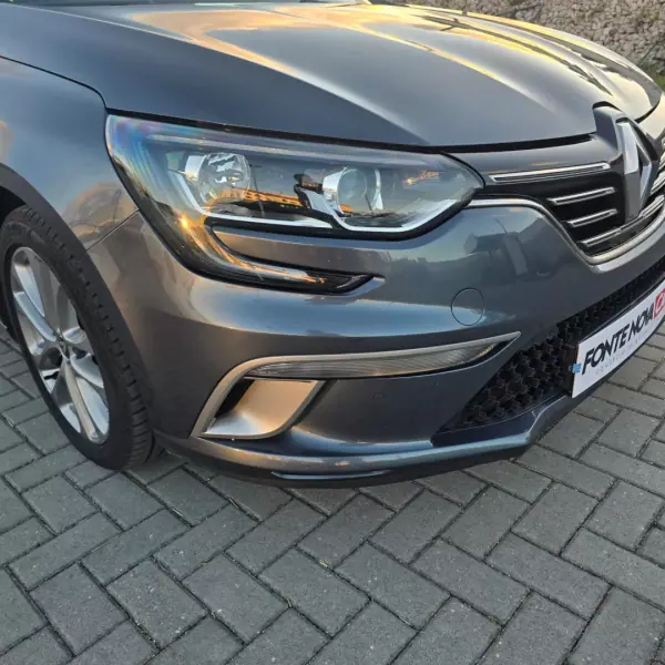 Renault Mégane Sport Tourer 2018 - 14950 EUR, 127252 km - AUTO.MOTO.pt - 127252km - foto 6 de 21