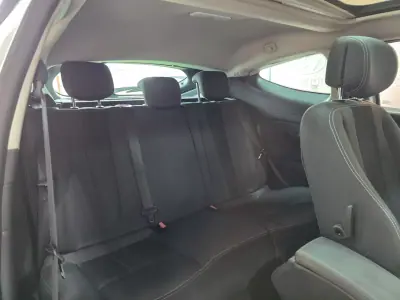 Renault Mégane Coupe 2011 - 7490 EUR, 258000 km - AUTO.MOTO.pt - 258000km - foto 15 de 20