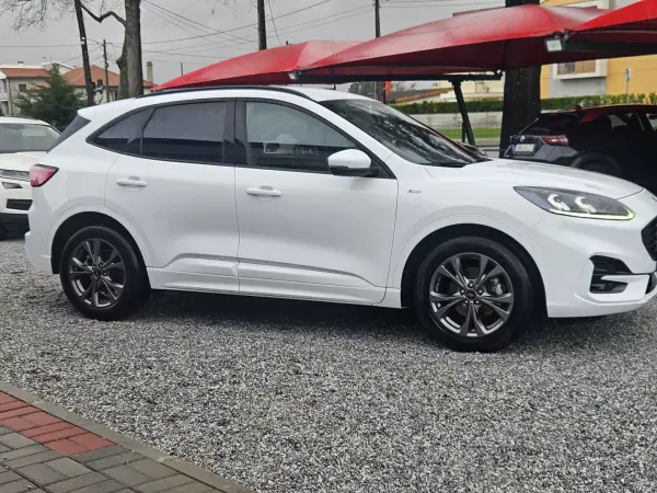 Ford Kuga 2022 - 17800 EUR, 129800 km - AUTO.MOTO.pt - 129800km - foto 3 de 49