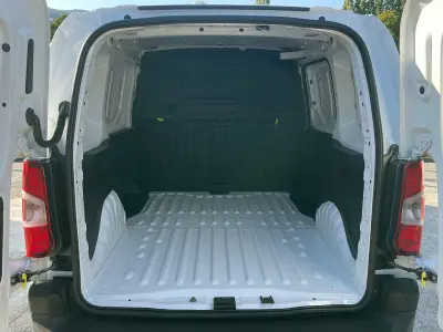 Citroën Berlingo 2020 - 10750 EUR, 156000 km - AUTO.MOTO.pt - 156000km - foto 27 de 32