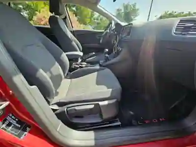 SEAT Leon 2015 - 9000 EUR, 104000 km - AUTO.MOTO.pt - 104000km - foto 9 de 14