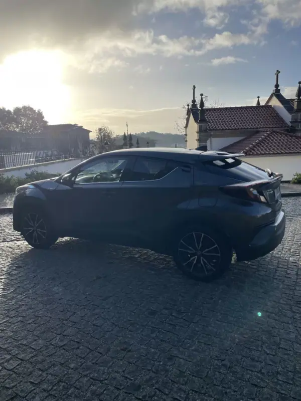 Toyota C-HR 2018 - 20500 EUR, 132797 km - AUTO.MOTO.pt - 132797km - foto 4 de 10