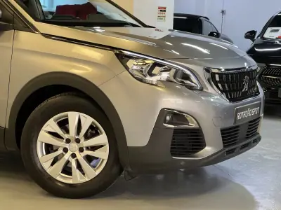Peugeot 3008 2019 - 13990 EUR, 110000 km - AUTO.MOTO.pt - 110000km - foto 9 de 27