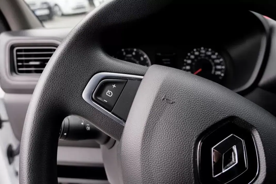 Renault MASTER 2.2DCI CAIXA ABERTA 2023 - 22750 EUR, 166000 km - AUTO.MOTO.pt - 166000km - foto 3 de 20